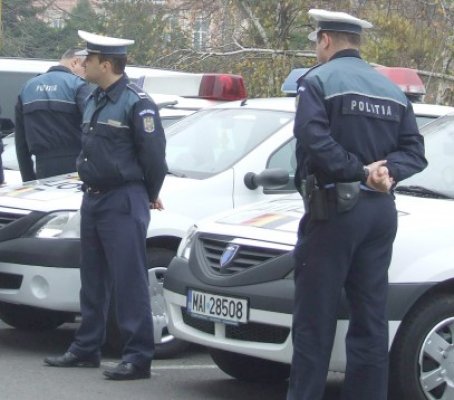 Poliţiştii au verificat baruri, discoteci şi persoane bănuite de prostituţie şi proxenetism